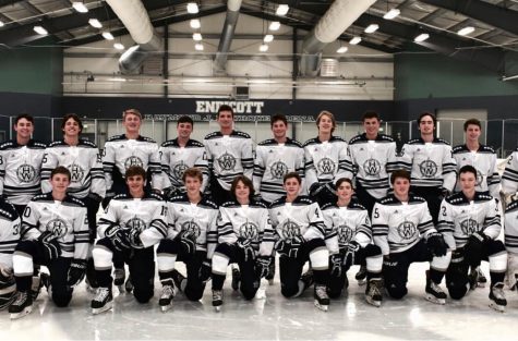 The Generals Boys Varsity Hockey Team (Back Row L-R: Aiden Heney, Cam Guyer, Luke McClintock, Keegan O’Shea, Clint Gourdeau, Aiden Daly, Matt Dearborn, Will Hogan, Tucker Apgar, Henry Jones, Michael Padallero). (Front Row L-R: Finn Brophy, Seamus Heney, Jack Stewart, Will Moroney, Colby Guyer, James Horgan, Herbie Collins, Kevin Murphy, Leo Kagan, Grant Landon). 