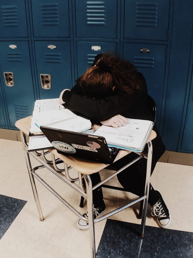 Freshman Hannah Pasquarello is crammed with studying for midterms as she is found stressed in the hallway.