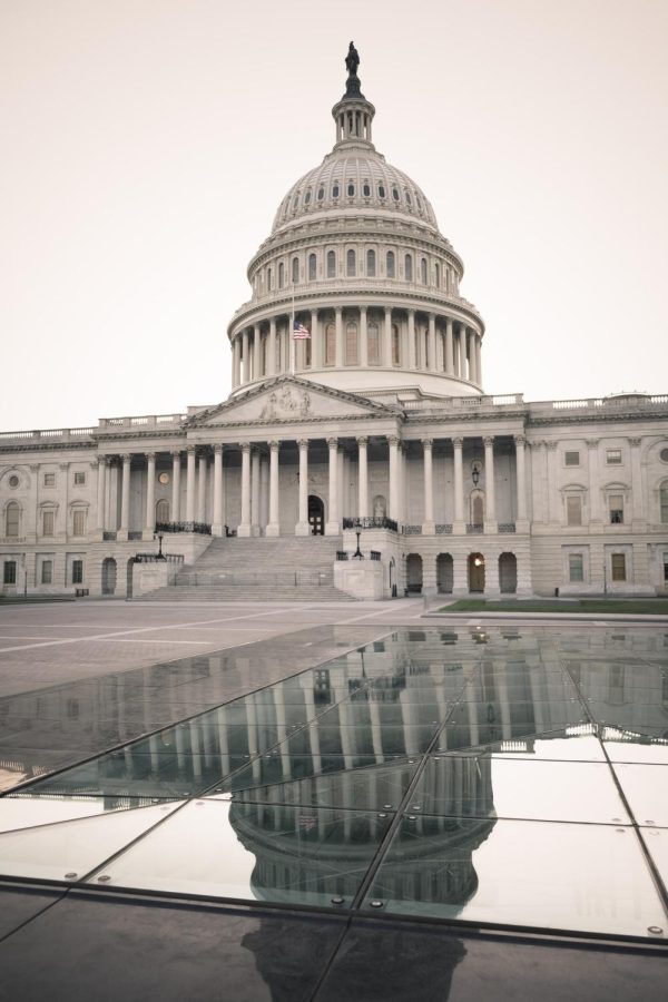 Photo+showing+the+Capitol+Building%2C+where+Congress+decides+on+important+issues.